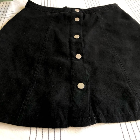 H&M black faux suede skirt| Button down skirt| Size 2 - Picture 2 of 8